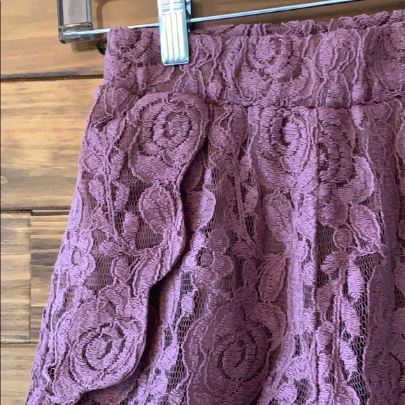 Charlotte Russe Floral Shorts in Mauve - Picture 3 of 5